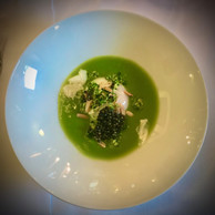 Velours de brocoli accompagné de son œuf parfait et de caviar Beluga. (Maison Moderne)