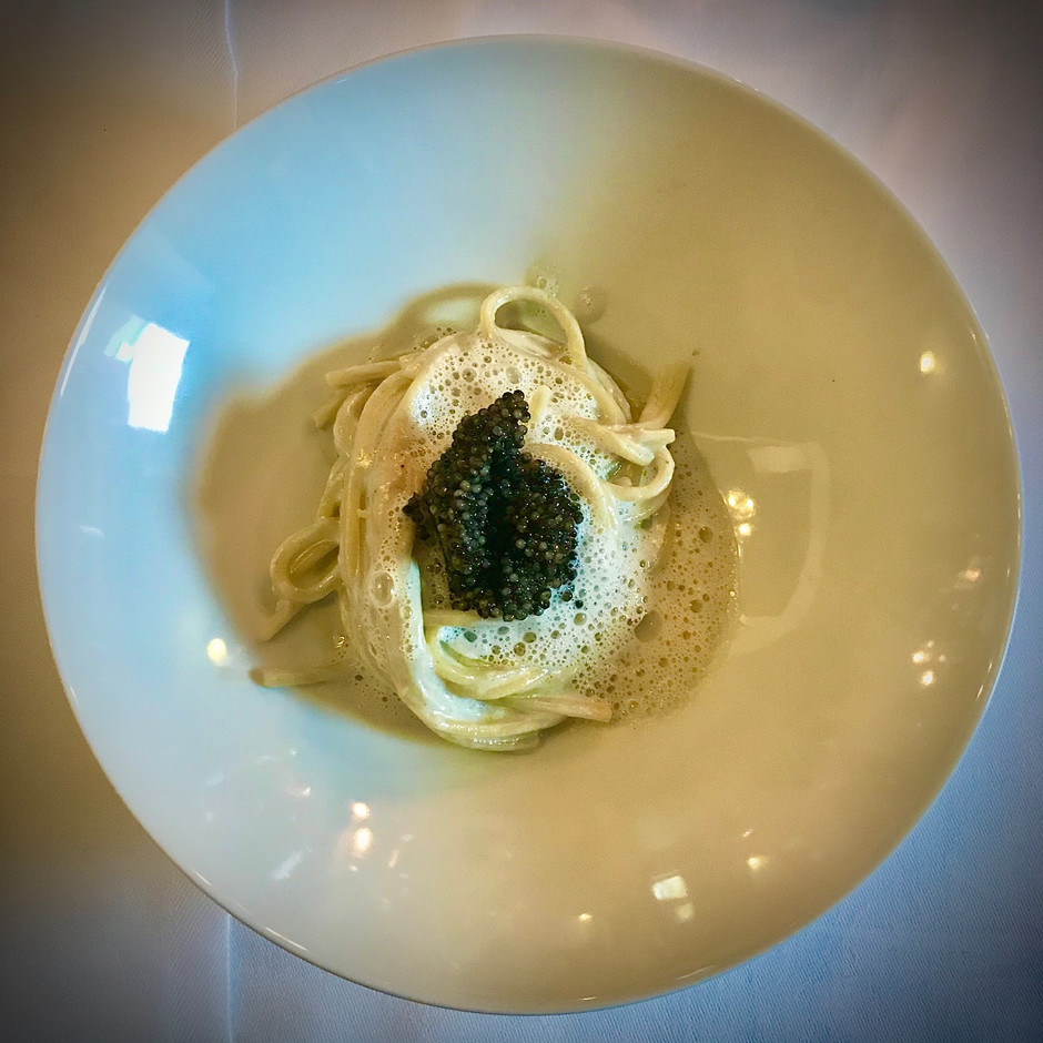 Spaghettis à la chitarra et caviar. Maison Moderne