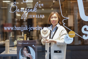 Mrs. Chen at the  pop-up store at 40 Grand Rue Photo Guy Wolff/Maison Moderne