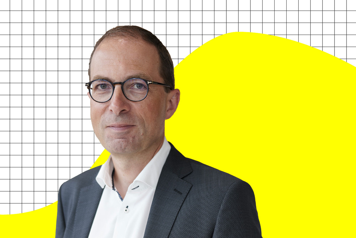 Claude Hansen is head of commercial at Post Finance. Montage: Maison Moderne