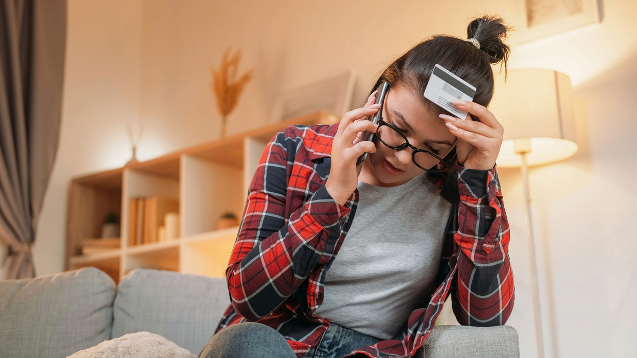 98% of text messages are opened within three minutes and 83% of people reply within 30 seconds, which presents a high risk of falling for criminals and then having to deal with the trouble with their bank, even though they have often warned of the risks. (Photo: Shutterstock)