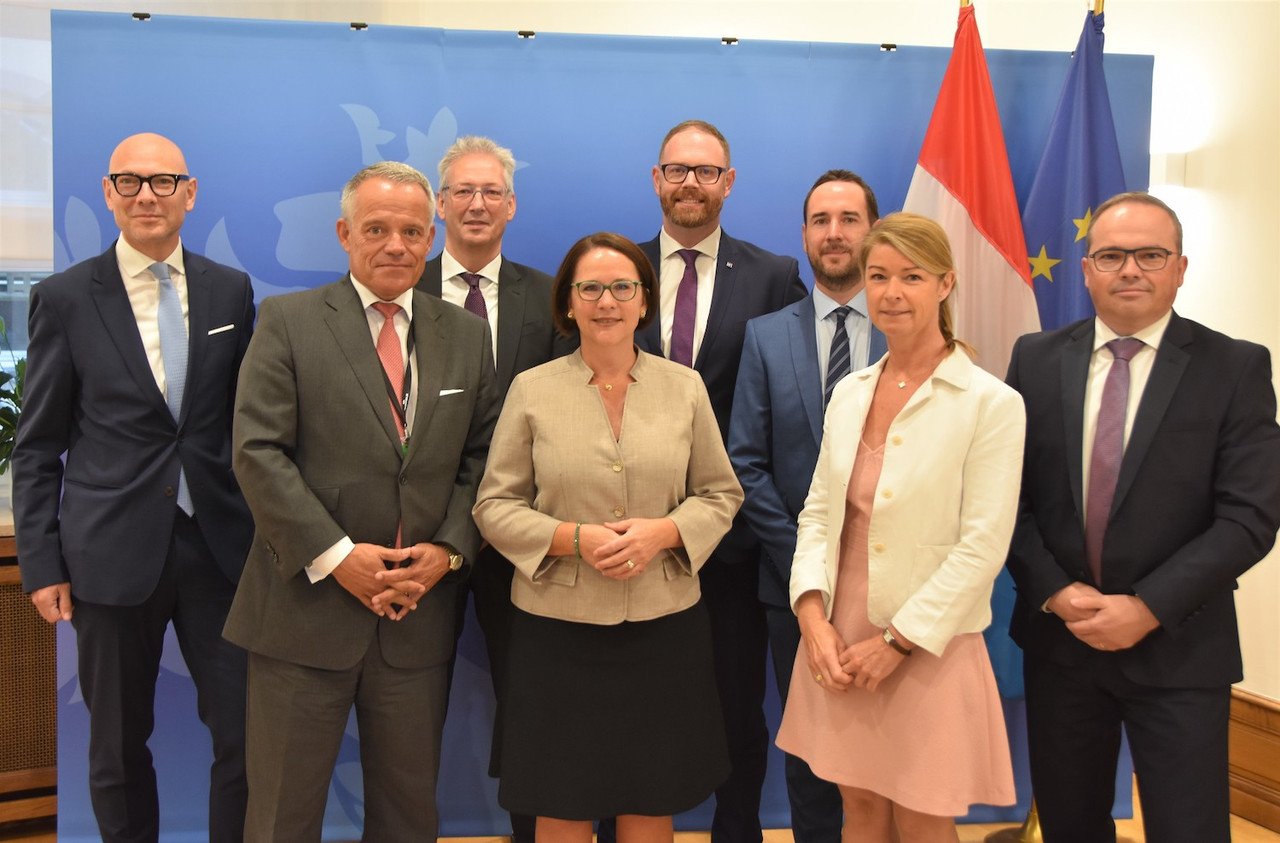 Representatives of the six banks supporting the state-backed loans together with finance minister Yuriko Backes (centre) and Guy Hoffmann, president of the bankers’ association ABBL (to her right) Photo: MFIN