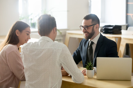 Les clients souhaitent que leur banque puisse leur apporter du conseil en matière fiscale ou pour leurs investissements personnels. (Photo: Shutterstock)