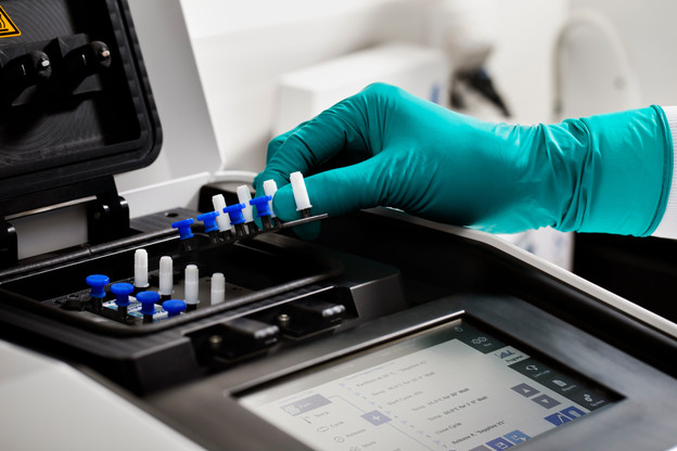 Eurofins est spécialisée dans l’analyse et les tests. La pandémie de Covid-19 a contribué à sa forte croissance ces derniers mois. (Photo: European Commission)