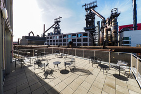 Les usagers du bâtiment administratif peuvent même profiter de terrasses à la vue si singulière. ((Photo: Fonds Belval) )