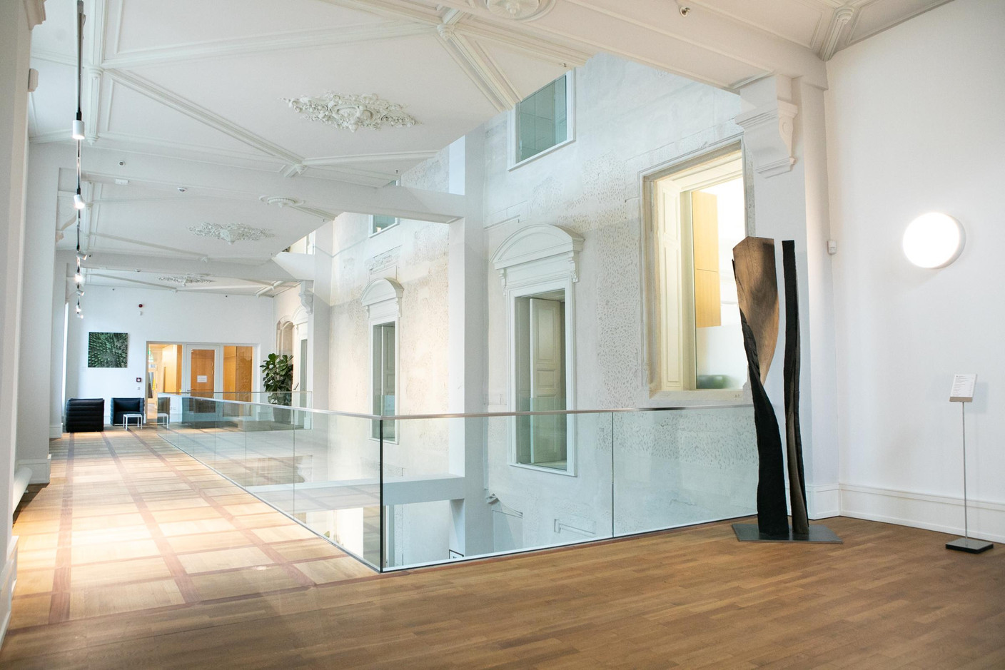 Les plafonds ont été partiellement enlevés pour montrer l’ancien extérieur. (Photo: Matic Zorman/Maison Moderne)