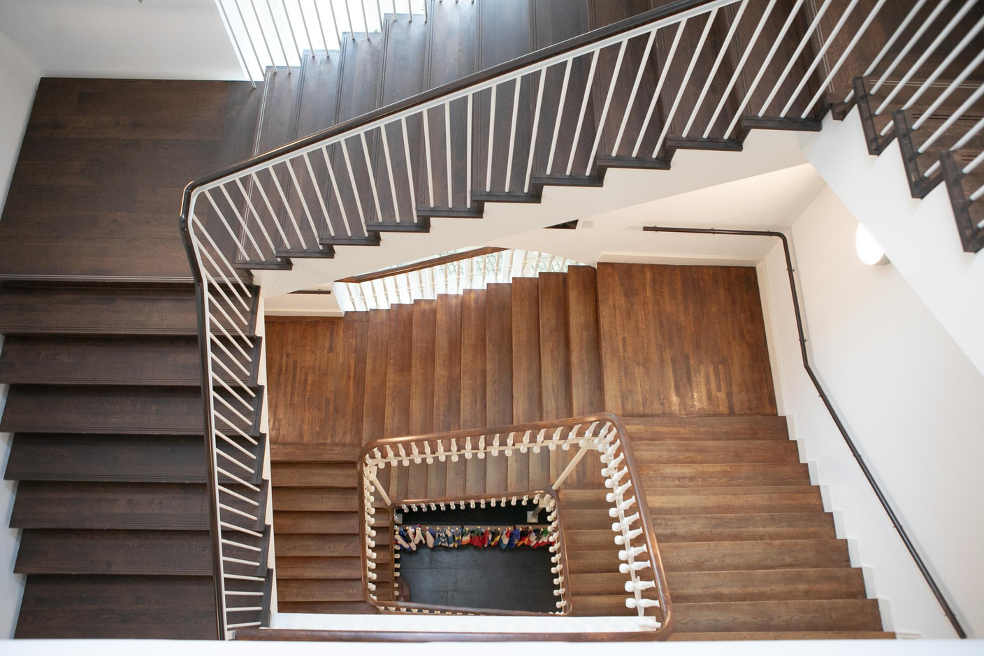 Le grand escalier du bâtiment. (Photo: Matic Zorman/Maison Moderne)