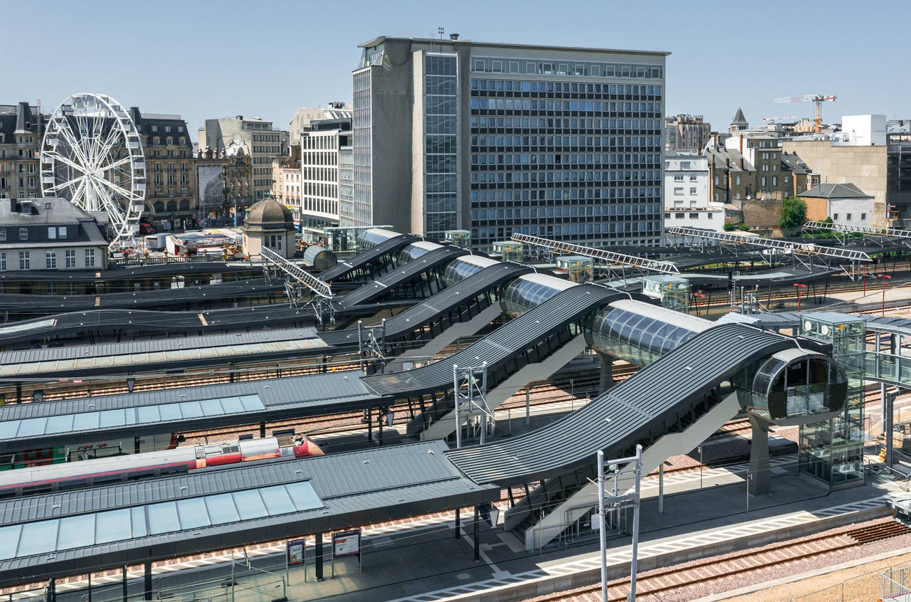 La passerelle piétonne permet une gestion efficace des flux de voyageurs. (Photo: Lukas Huneke)