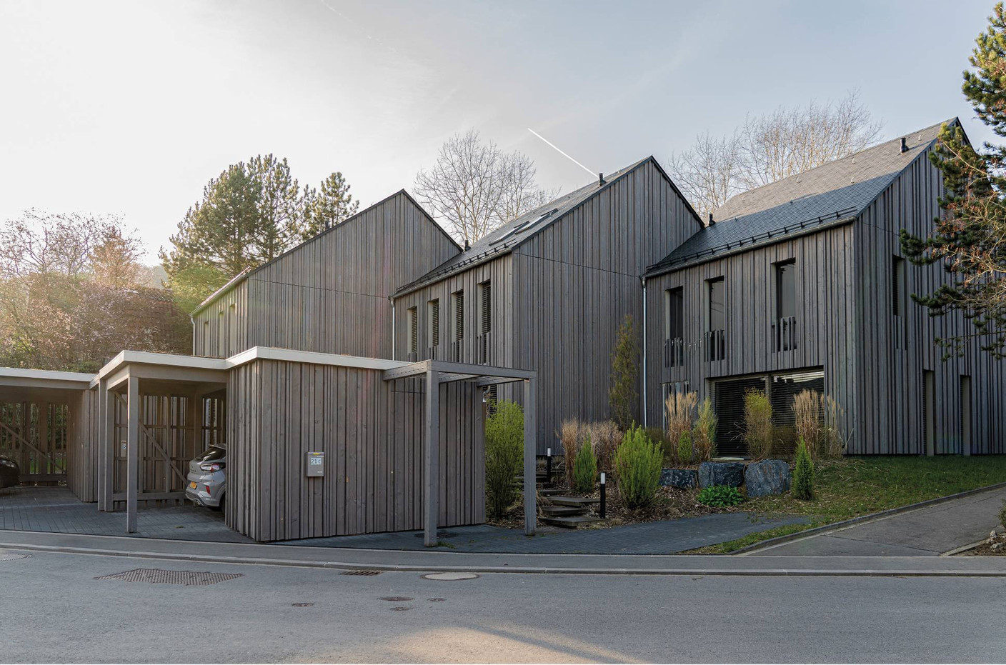 Ces habitations ont été construites sur un terrain inoccupé et créent un précédent écologique pour le développement urbain. (Photo: Romain Hoffmann architectes urbanistes)