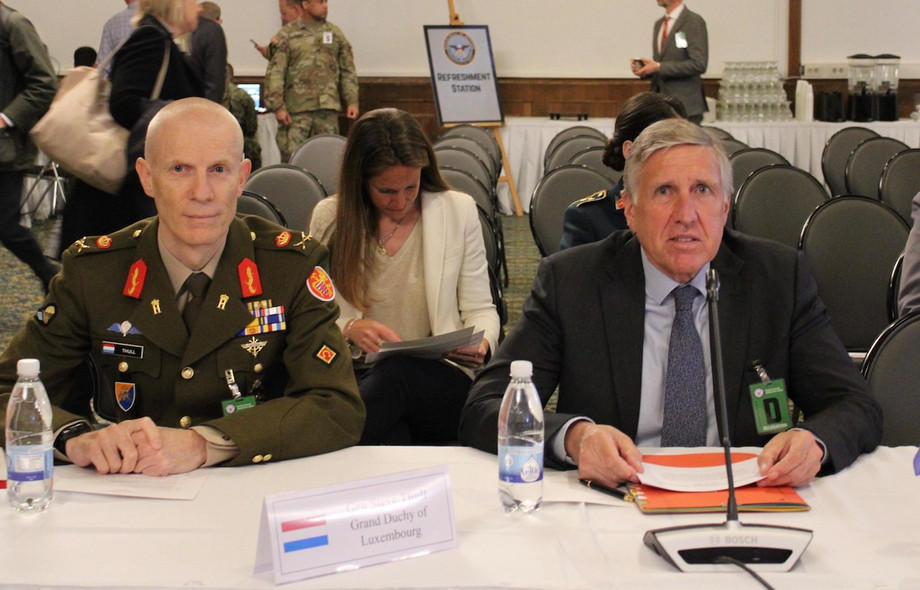 Defence minister François Bausch with chief of defence General Steve Thull at the Ukraine Defense Consultative Group Meeting in Rammstein, Germany on 26 April. Défense