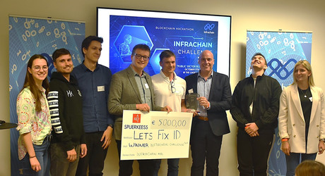 Après 48 heures de réflexion, de travail et de mentoring, les étudiants des universités de Bayreuth et du Luxembourg ont remporté la deuxième édition du concours d’Infrachain. (Photo: Infrachain)