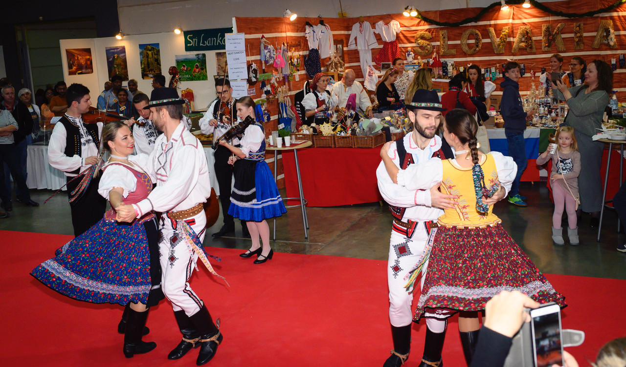 Folklore perfirmances from around the world are an essential part of the entertainment on offer at the Bazar International Bazar International