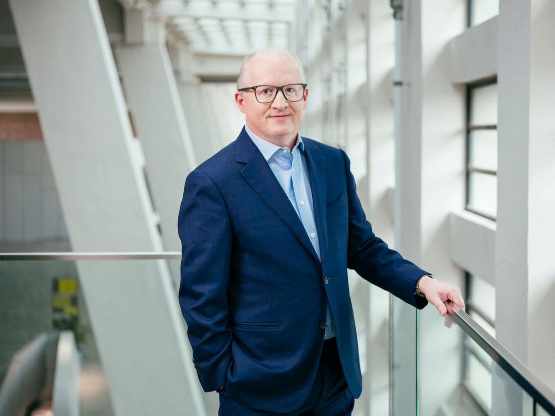 Philip R. Lane, membre exécutif de la BCE, rappelle qu’il n’y aura pas de relèvement des taux directeurs tant que l’inflation n’atteindra pas 2%, et cela de façon stable. (Photo: Banque centrale européenne)