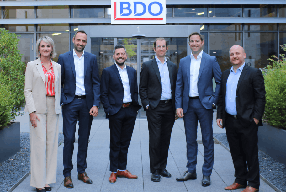From left to right: Karine Pontet Curtat, Laurent Molitor, Benjamin François, Vincent Coursan, Nicolas Devillers, Michaël Meuret. Missing on the picture: Bertrand Droulez and Jean Brisbois. (Photo: BDO Luxembourg)