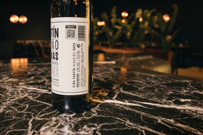 Go to Spain with this 2023 albariño, which offers a lovely balance between fresh minerality and fruity roundness. (Photo: Julian Pierrot/Paperjam)
