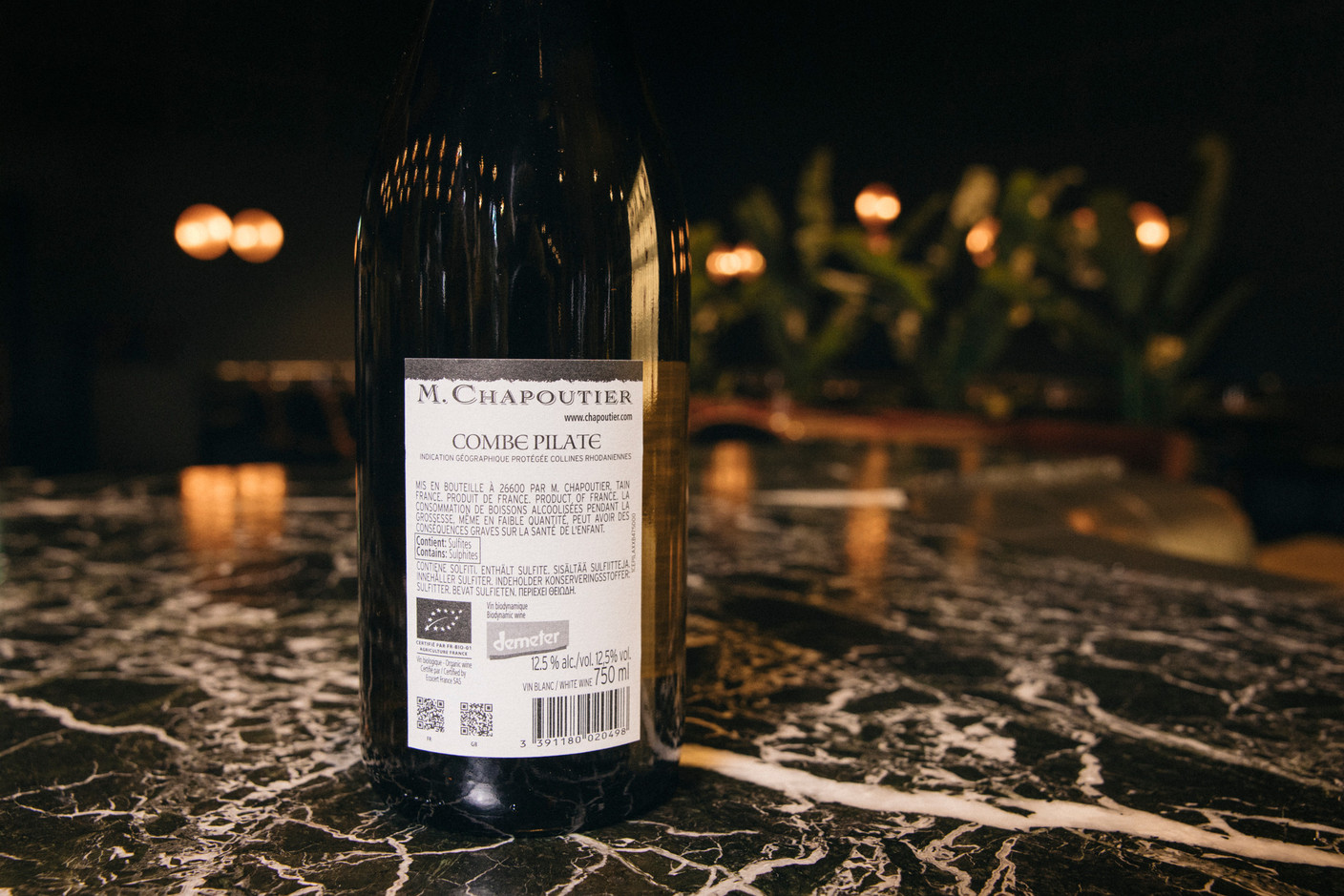 This 2022 viognier "La Combe Pilate" signed Michel Chapoutier is betting on an IGP Collines rhodaniennes, chosen here for its excellent value for money.  (Photo: Julian Pierrot/Paperjam)