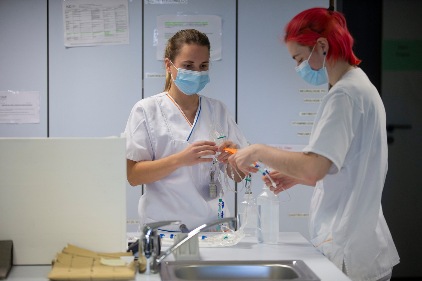 What the team of 25 nurses in the pneumology department also has to deal with are the Covid cases among the staff. (Photo: Guy Wolff/Maison Moderne)