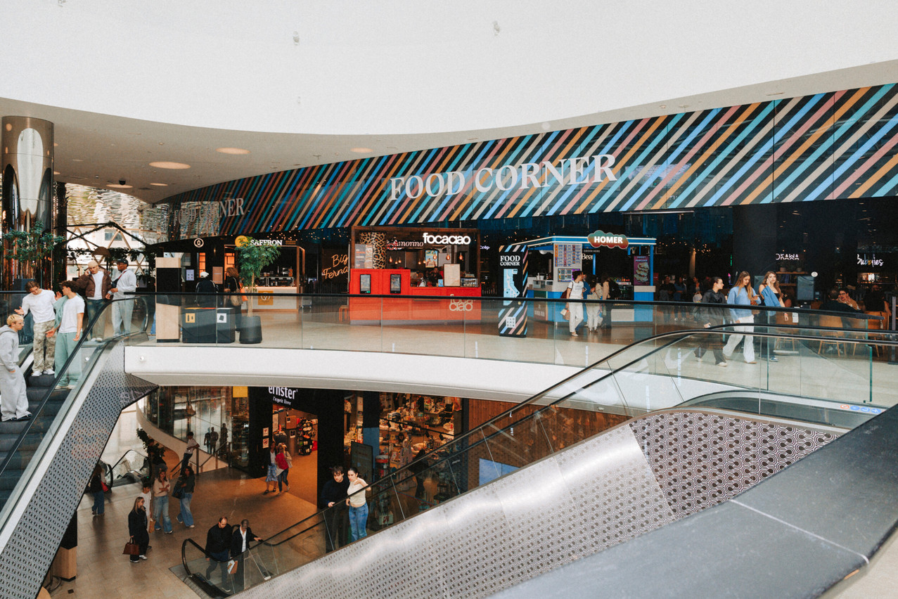 The Food Corner’s location makes it easy to take a quick break without interrupting your shopping trip. (Photo: Julian Pierrot/Paperjam)