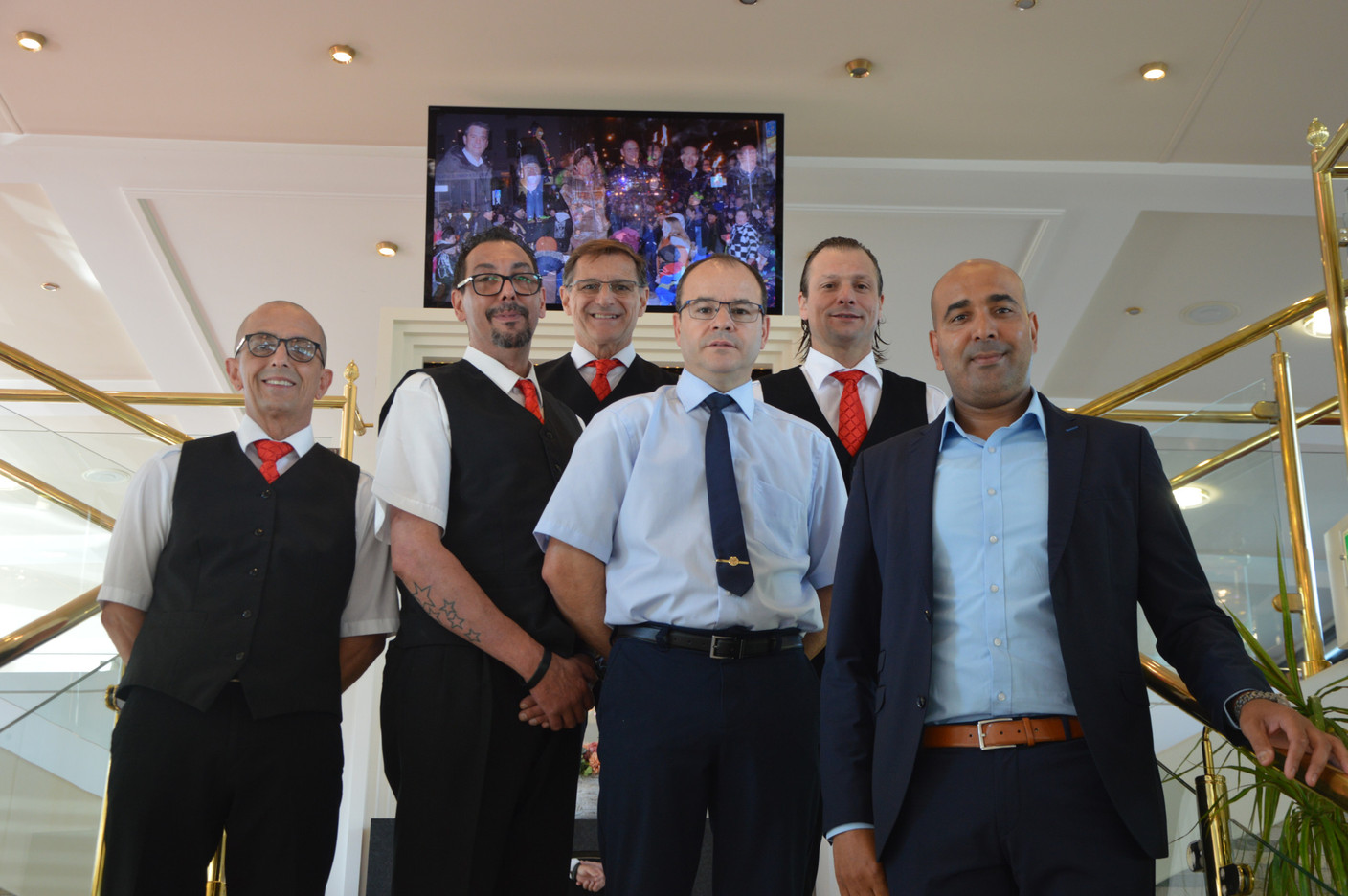 The crew is made up of around 20 people. Photo: Maëlle Hamma/Maison Moderne
