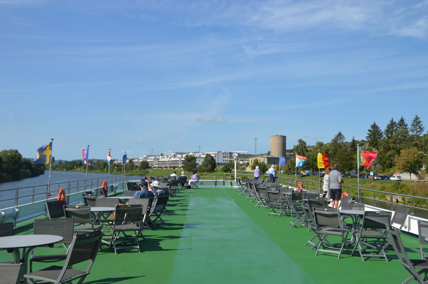 The boat has a large central terrace upstairs. Photo: Maëlle Hamma/Maison Moderne