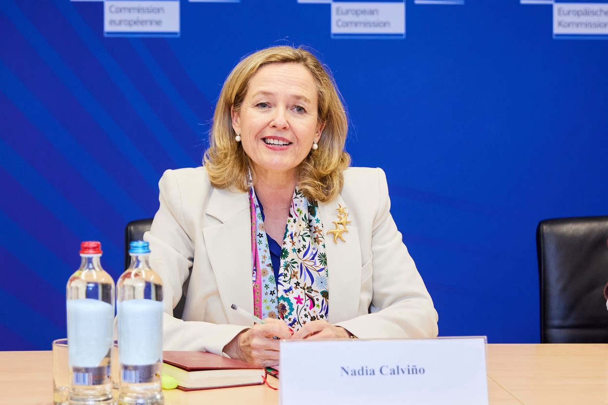 «La BEI apporte de la valeur à chaque pays et à chaque secteur de l’économie de l’UE. Nous contribuons fortement à l’innovation, à l’inclusion, à la sécurité économique et à la compétitivité sur notre continent, et nous veillons à collaborer avec nos partenaires partout dans le monde afin d’accroître l’impact de notre travail commun», a déclaré Nadia Calviño, présidente de la Banque européenne d’investissement. (Photo: Union européenne/Claudio Centonze)