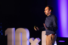 Pablo Calla (Maana Electric), speaking at the 10x6 Expat Rockstars event organised by the Paperjam Club at Kinepolis Kirchberg, 19 September 2024. Photo: Eva Krins/Maison Moderne