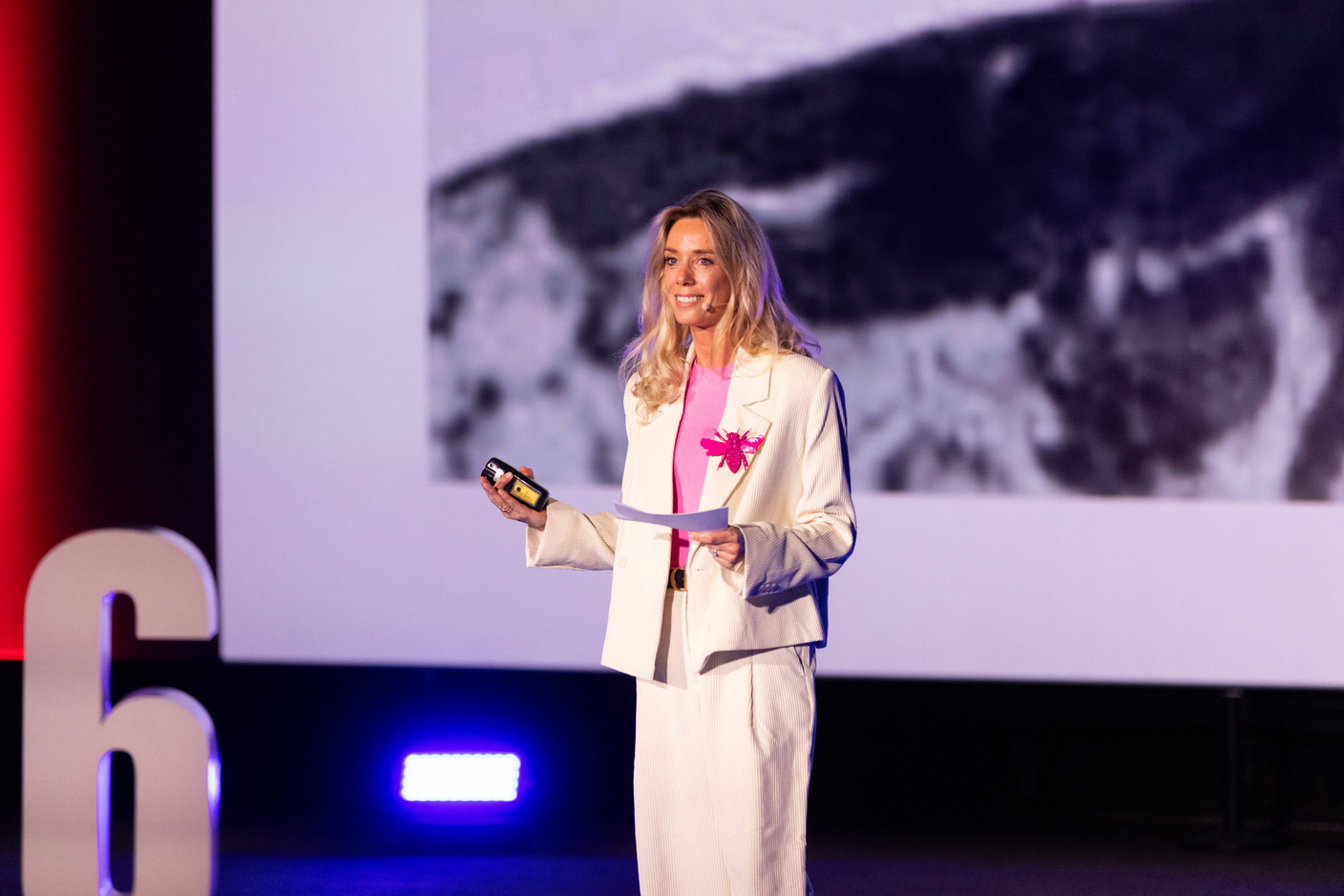 Magali Braff (Luxfly Indoor Skydive), speaking at the 10x6 Expat Rockstars event organised by the Paperjam Club at Kinepolis Kirchberg, 19 September 2024. Photo: Eva Krins/Maison Moderne