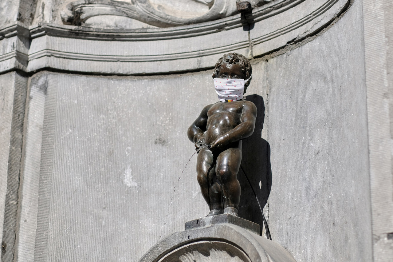 Les mesures contre le Covid, dont le port du masque, ont été prises par l’État belge de manière illégale, selon le tribunal de première instance de Bruxelles. (Photo: Shutterstock)