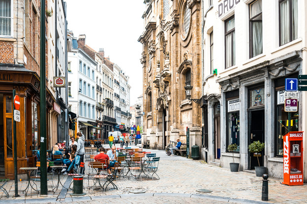 Les terrasses bruxelloises rouvriront le 8 juin. Mais pour les Luxembourgeois, il faudra attendre une semaine de plus pour pouvoir en profiter. (Photo: Shutterstock)