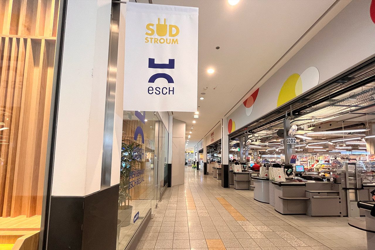 Des services administratifs ont aussi ouvert en face des caisses de Delhaize. (Photo: Maison Moderne)