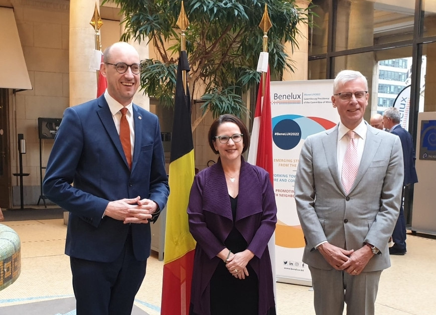 Vincent Van Peteghem, Yuriko Backes et Marnix van Rij étaient réunis mardi à Bruxelles. (Photo: Union Benelux)