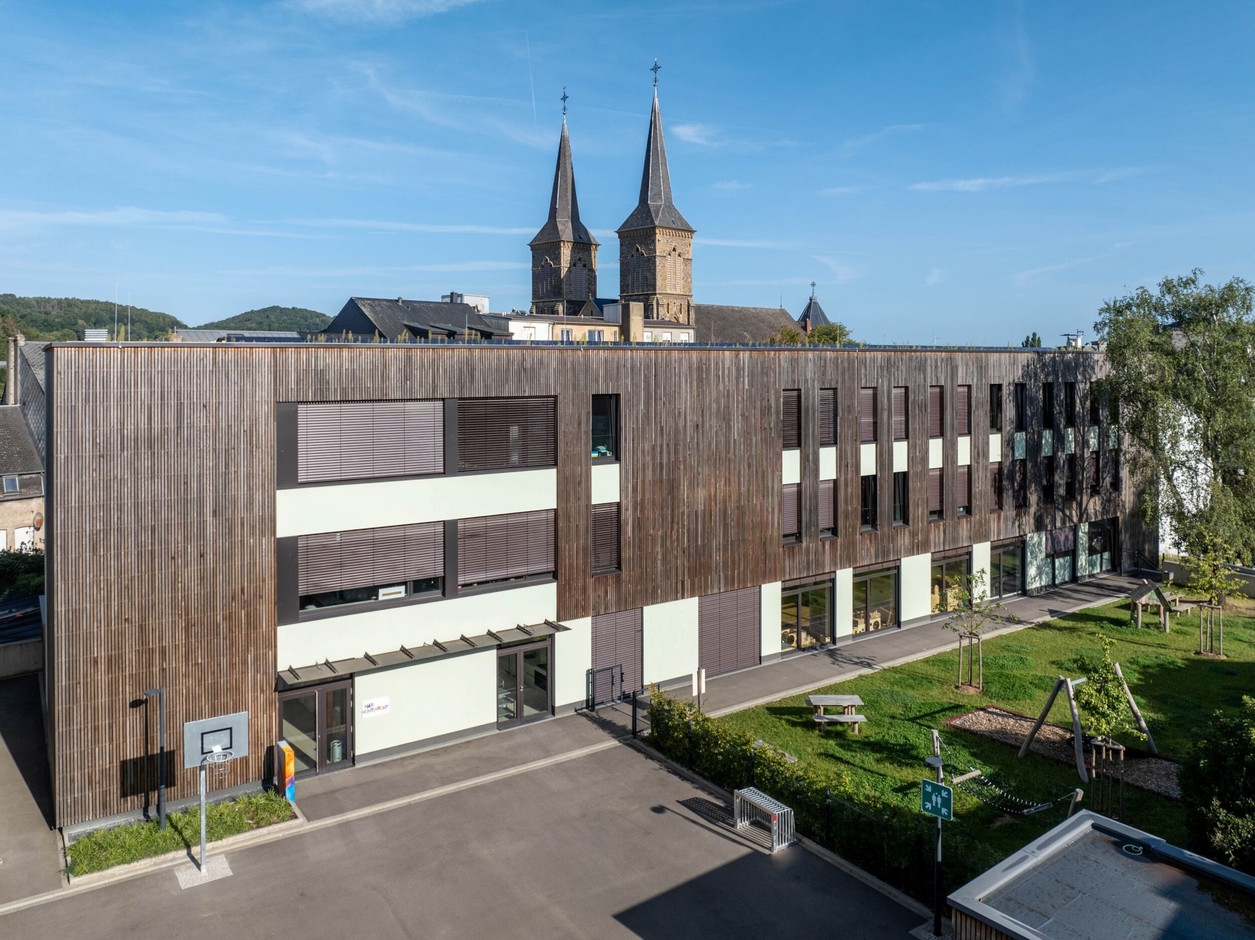 In Dudelange, the Konterbont housing complex, designed for vulnerable families, uses hemp blocks and Luxembourg beech wood, amongst other materials, to reduce its environmental footprint. (Photo: Beng Architectes Associés)