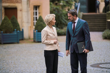 Xavier Bettel a reçu Ursula von der Leyen au matin de l’engagement solennel de la Commission devant la CJUE. L’occasion de marquer leur alignement en matière de budget européen. (Photo: Romain Gamba/Maison Moderne)