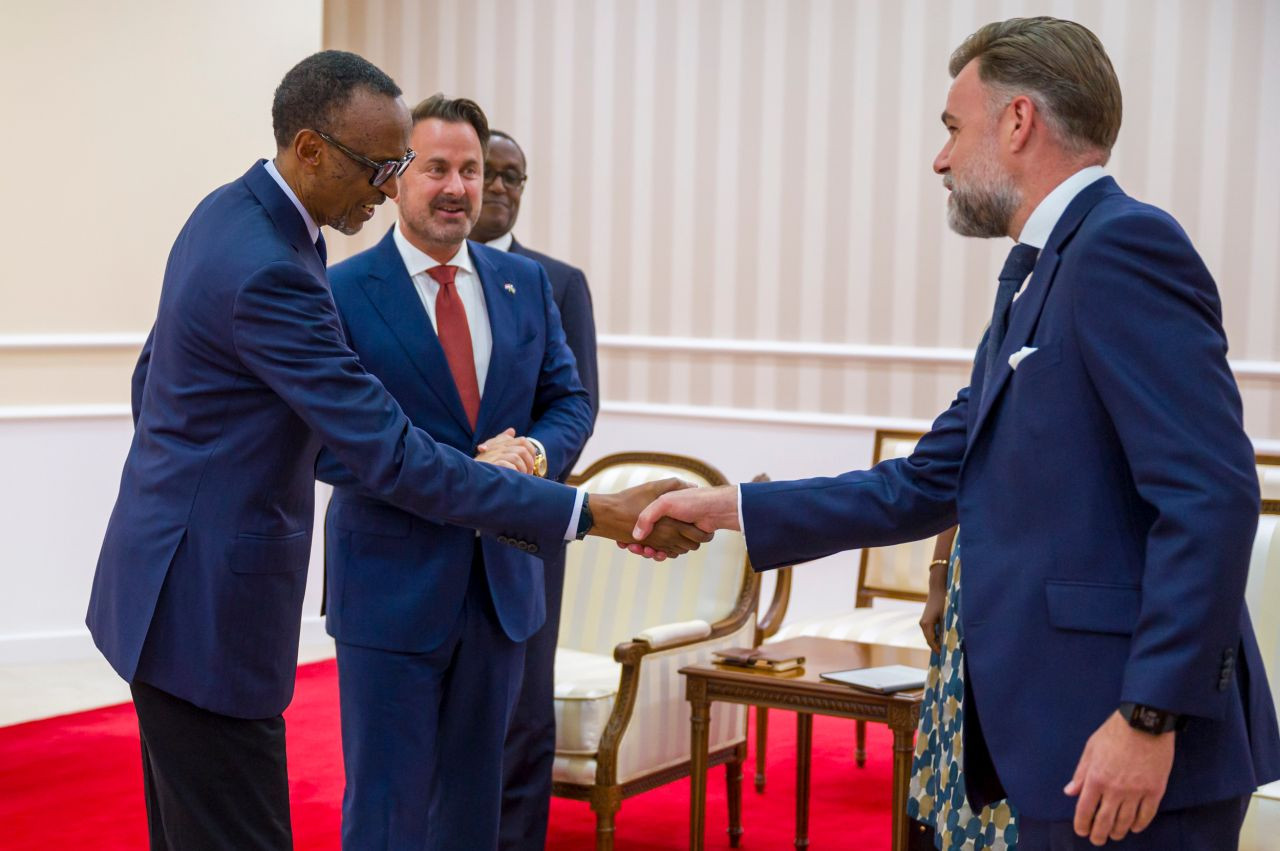  Rwandan president Paul Kagame, Luxembourg prime minister Xavier Bettel, Rwandan foreign affairs minister Vincent Biruta and Luxembourg minister for development cooperation and humanitarian affairs Franz Fayot,   Ministry of State /Directorate for Development Cooperation and Humanitarian Affairs