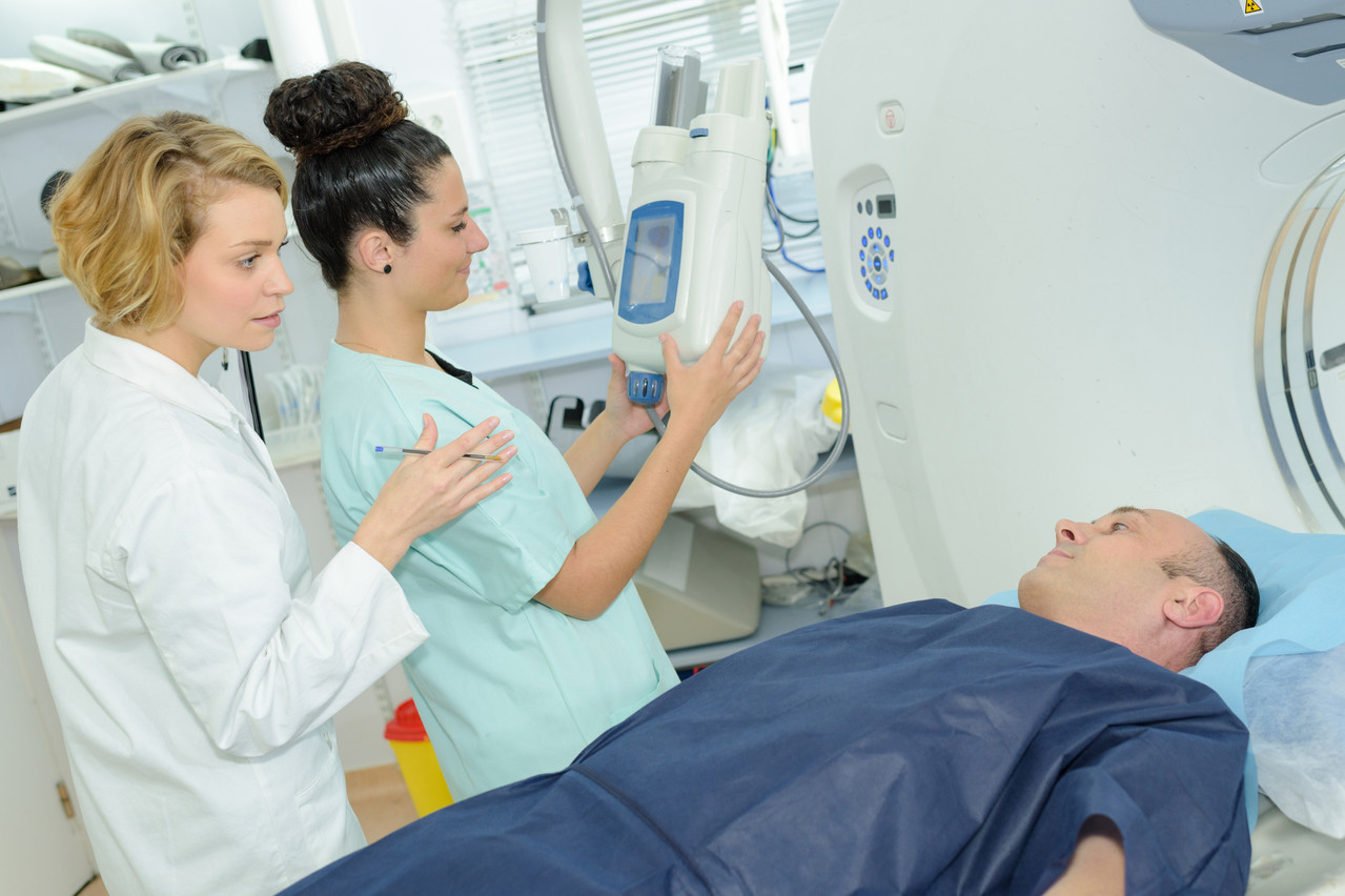 La ministre Lydia Mutsch avait interdit l’acquisition d’un appareil à IRM à un radiologue hors secteur hospitalier. (Photo: Shutterstock)