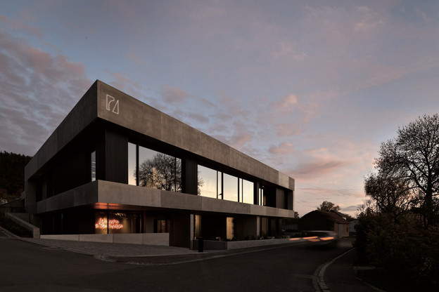 C’est dans le petit village de Beiler, à la frontière belge, que Creutz & Partners a choisi de construire son nouveau siège. (Photo: Serge Brison)