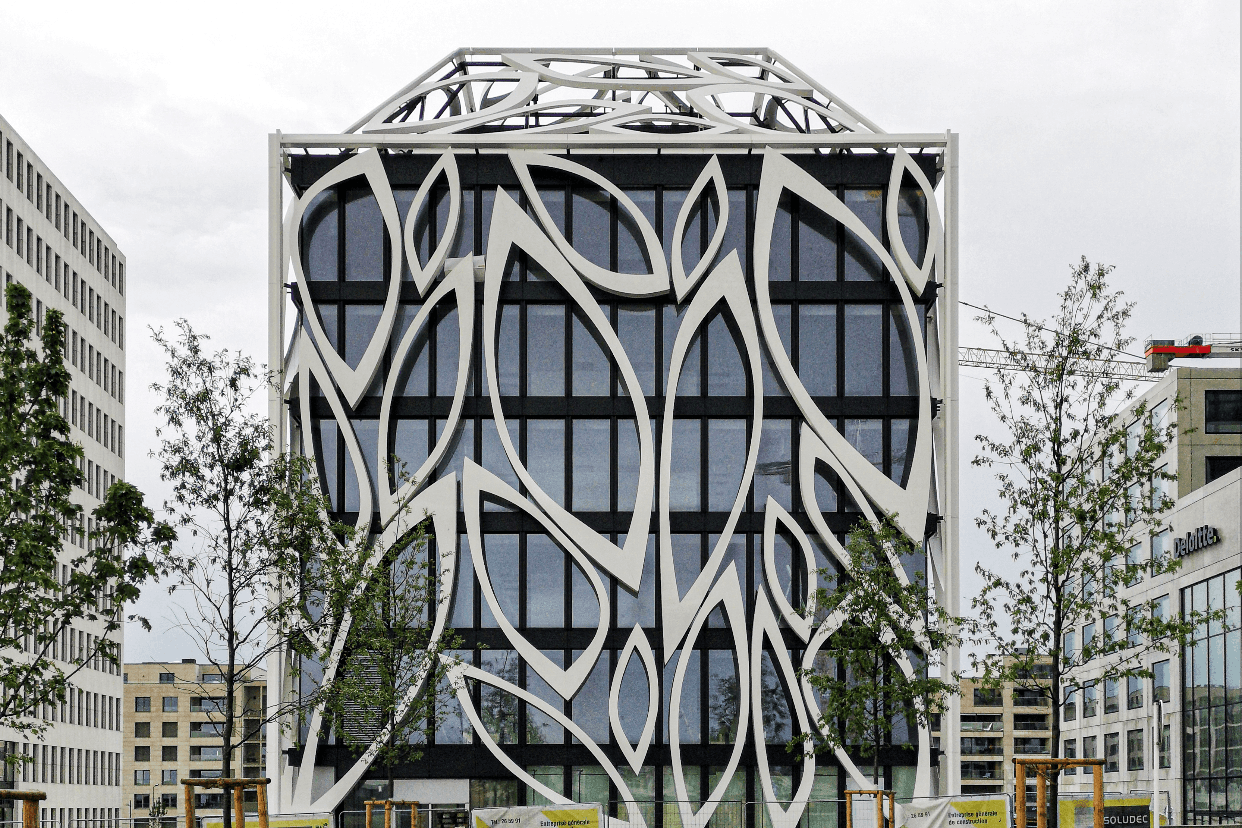 L’immeuble dessiné par Valentiny hvp Architects sera occupé par son premier locataire dès cet automne. (Photo: José Carsi/Maison Moderne)