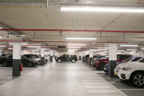 La concession dispose d’un vaste parking. (Photo: Matic Zorman/Maison Moderne)