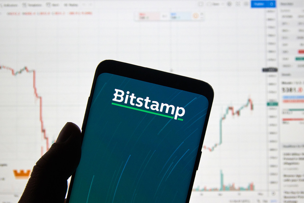 Parmi les quatre plateformes d’échange d’assets virtuels notées AA par CryptoCompare, Bitstamp annonce l’obtention d’une cinquantième licence, en Espagne, qui représente moins de 3% de son chiffre d’affaires annuel. (Photo: Shutterstock)
