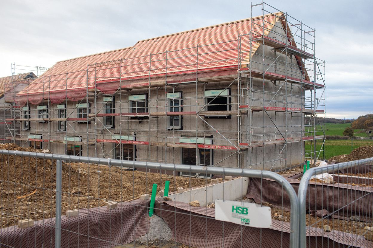 The chamber of trades and the crafts federation fear that some 1,500 housing projects out of 3,800 may not be built in 2023. (Photo: Matic Zorman/Maison Moderne/Archives)