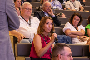 Le public a eu l’occasion de poser ses questions à l’entrepreneur. Ici, Evgeniya Babaeva (FREO). (Photo : Marie Russillo/Maison Moderne)