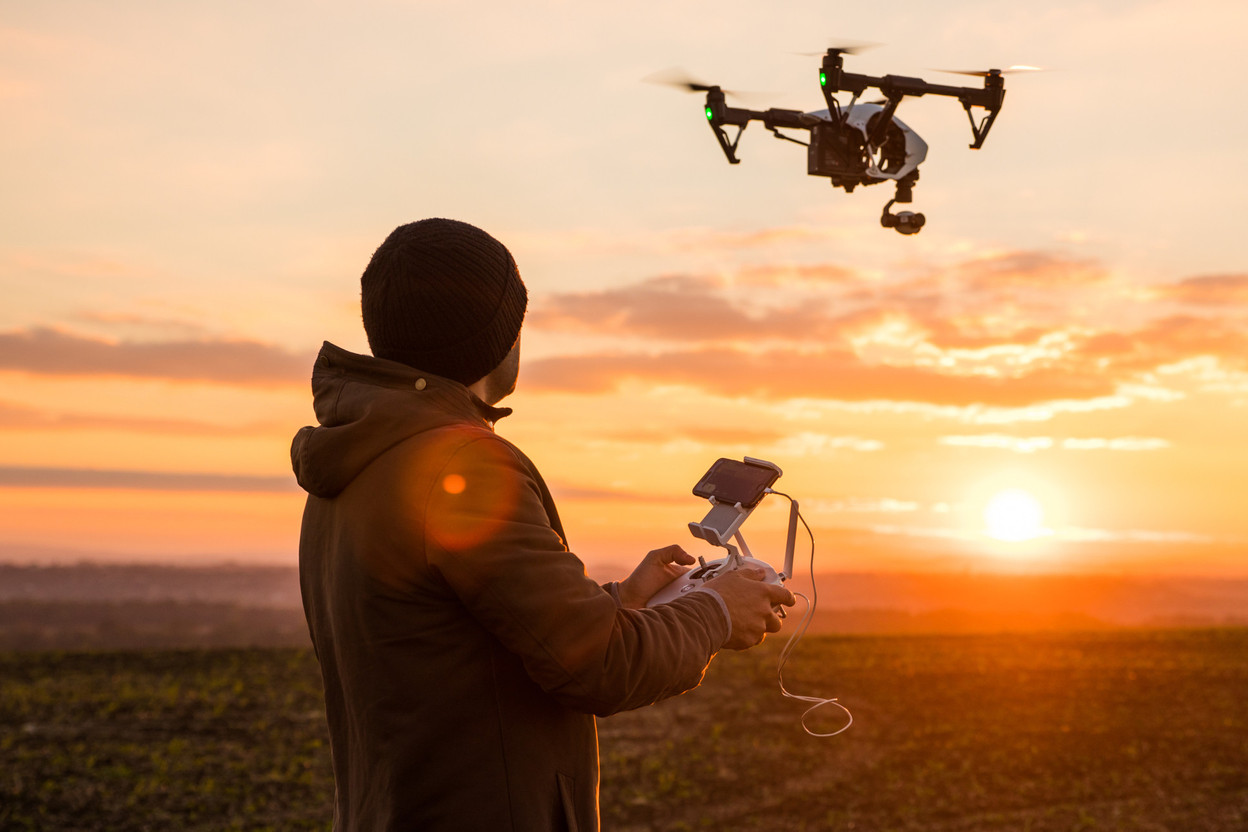 Depuis début janvier, l’utilisation de drones est soumise à une réglementation européenne, plus «souple» pour les amateurs équipés de drones de moins de 25 kilos. (Photo: Shutterstock)
