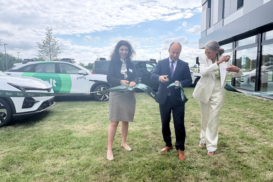 Eirini Zafeiratou, Vice-President of Policy and Regulation at Bolt, Estonian Minister for Infrastructure Kuldar Leis, and Bolt’s Director of Marketing and Partnerships, Charlotte Eisner, at the ribbon-cutting ceremony. Photo: Paperjam