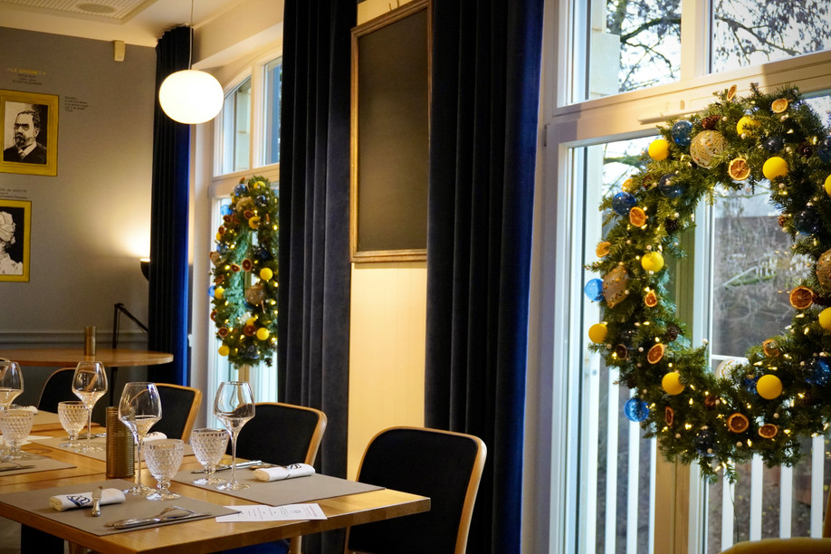 Noël s’installe au sein des quatre restaurants, ici l’Atelier Windsor, dans une élégance simple et une ambiance chaleureuse. (Photo: Service marketing – Bon Appétit)