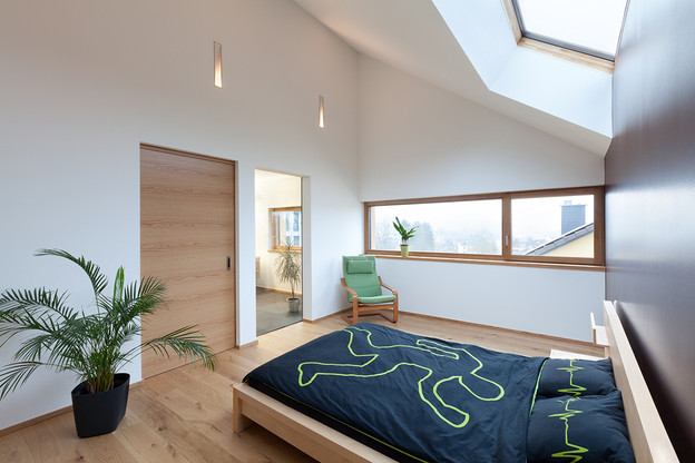 La chambre sert à dormir, mais peut aussi se prêter à d'autres activités comme la lecture. (Photo: Steve Troes)