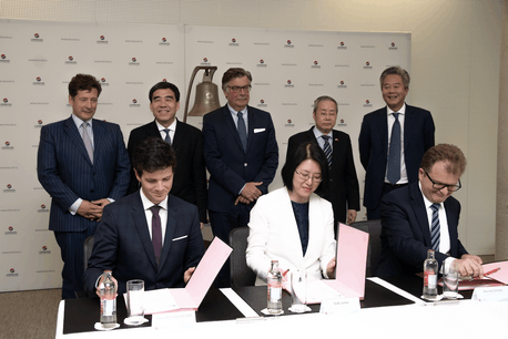 La séance de signature s’est déroulée en présence de l’ambassadeur de Chine au Luxembourg, Huang Changqing. (Photo: Bourse de Luxembourg)