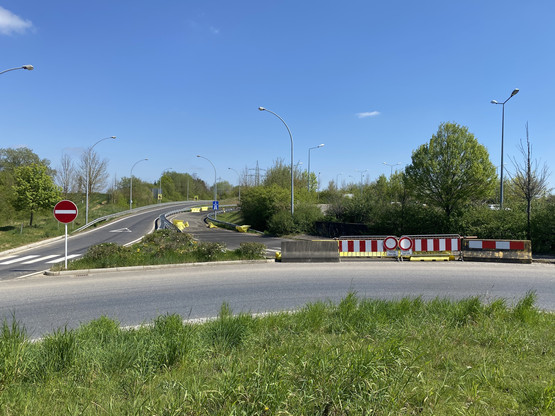 17 ans que la bretelle de Frisange, qui permet aux conducteurs d’aller vers Aspelt et Sarrebruck, est fermée. Un différend entre un propriétaire et l’État qui dure même depuis 1996. (Photo: Paperjam)