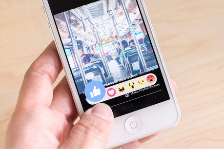 Le bouton «j’aime» inséré sur un site internet donne un avantage commercial à ce dernier, mais aussi l’obligation de demander à l’utilisateur son consentement pour la transmission de ses données personnelles à Facebook. (Photo: Shutterstock)