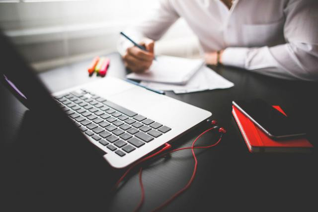 Réunissez toutes les informations concernant vos employés dans un seul endroit sécurisé et 100% conforme aux lois de protection des données européennes - y compris la nouvelle loi GDPR. Crédit Photo: RubySphere