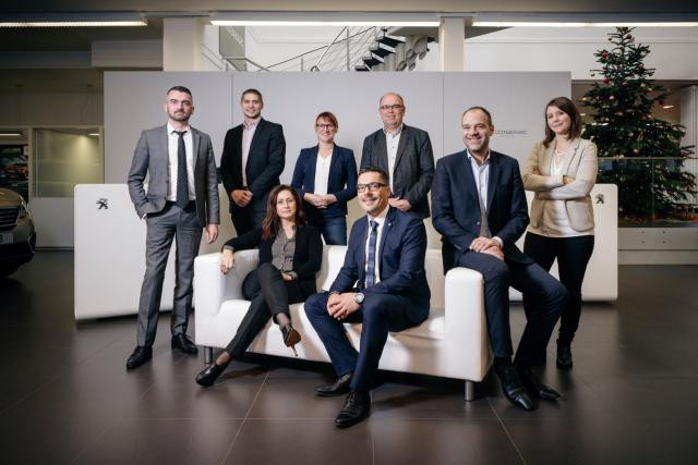 Le comité de direction du groupe Rodenbourg composé d’Alban Joly, Julien Bieber, Christel Consoli, Christian Würth, Roxane Lecomte (de gauche à droite), Marjorie Heinrich, David Bretbeil et David Sibaud (assis).           Absent de la photo: Thomas Iorio  (Photo: Maison Moderne)